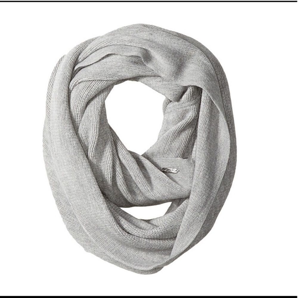 Calvin Klein - Textured Stripe Infinity Scar